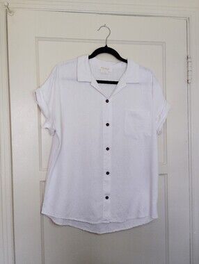 Cocobleu White Short Sleeve Button Front Shirt